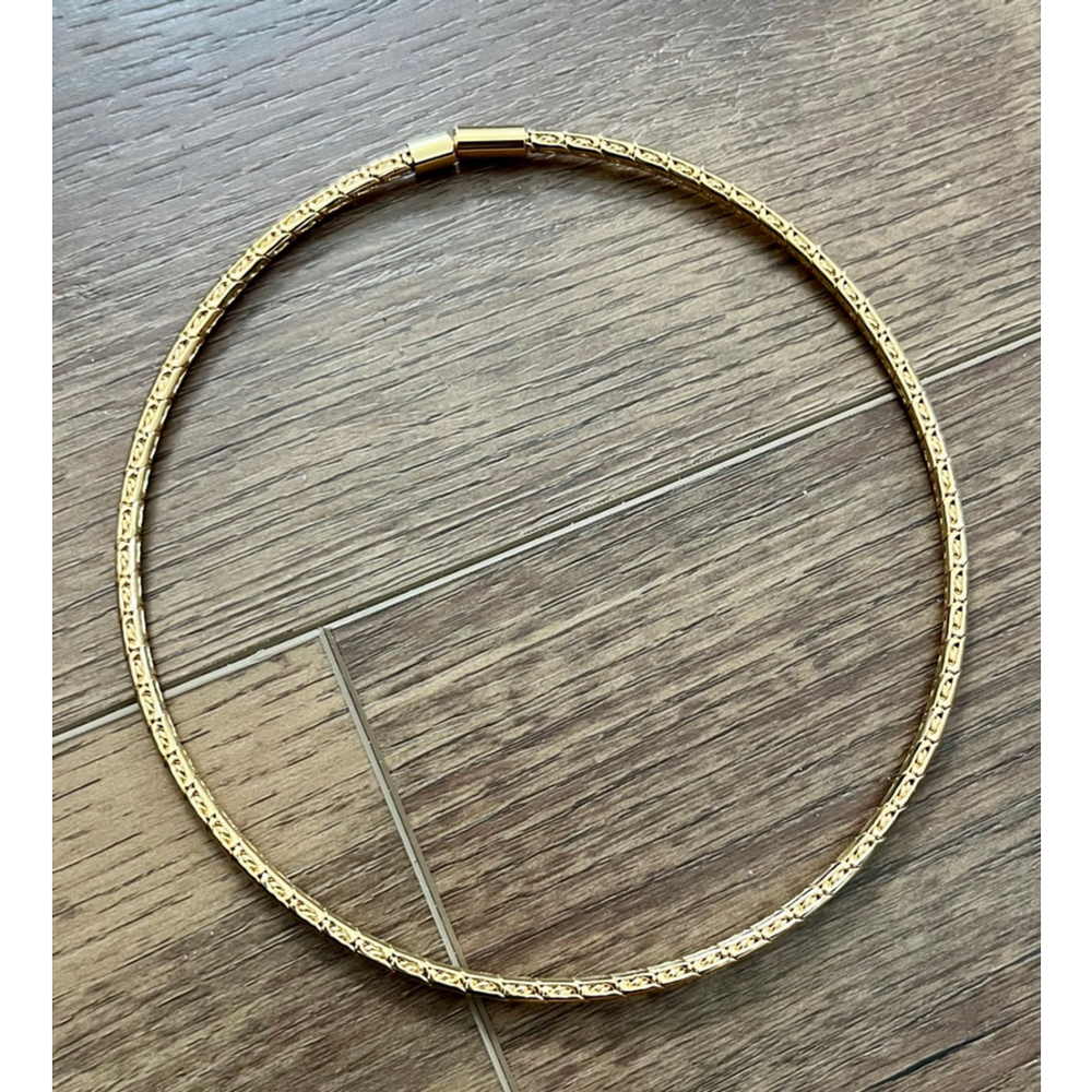 Gold tone necklace with secure clasp
